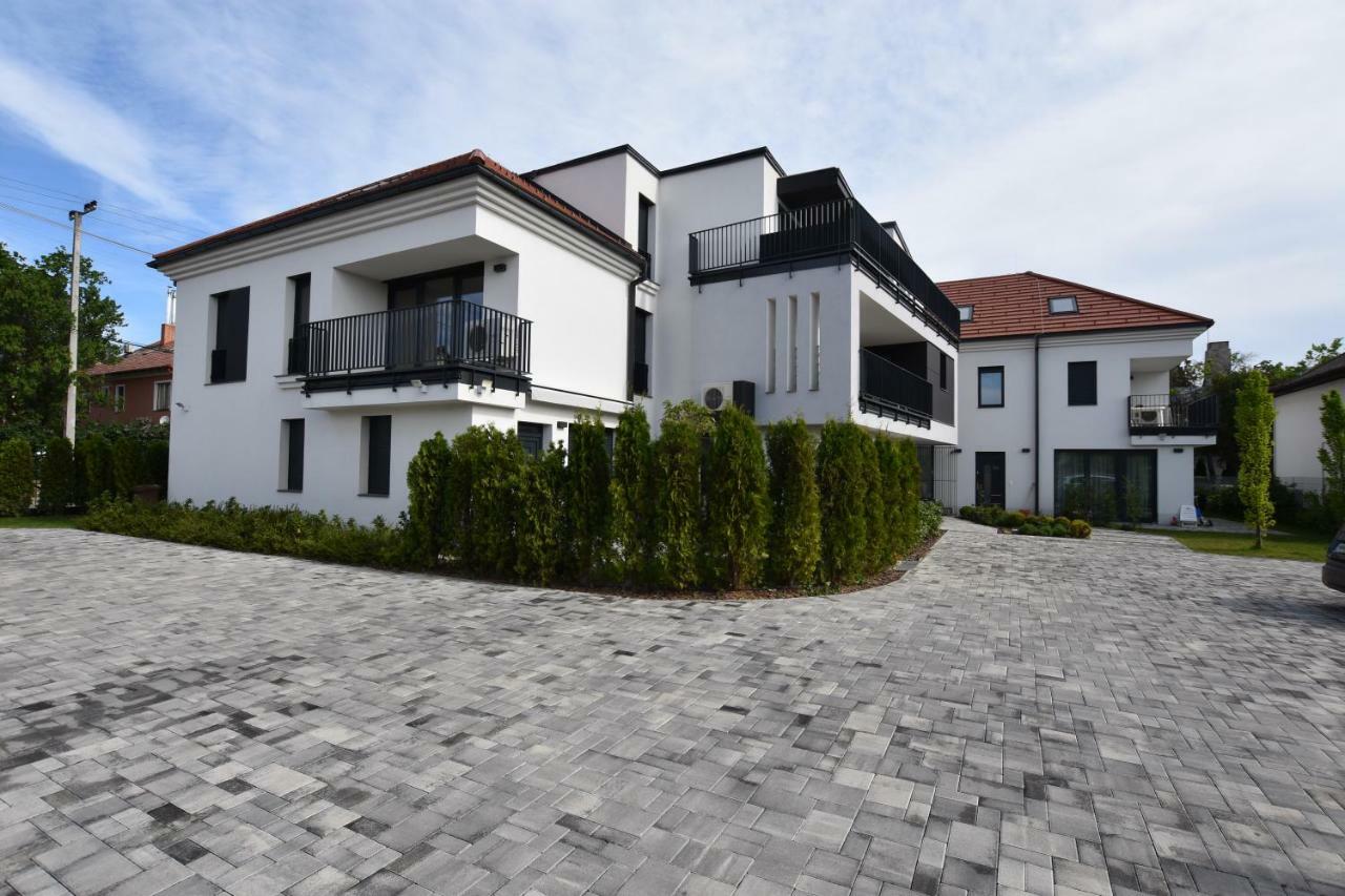 Azur Apartman Balatonfured Exterior photo